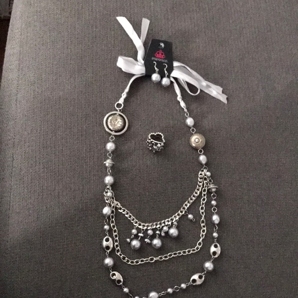 Paparazzi necklace and ring set - Picture 1 of 3